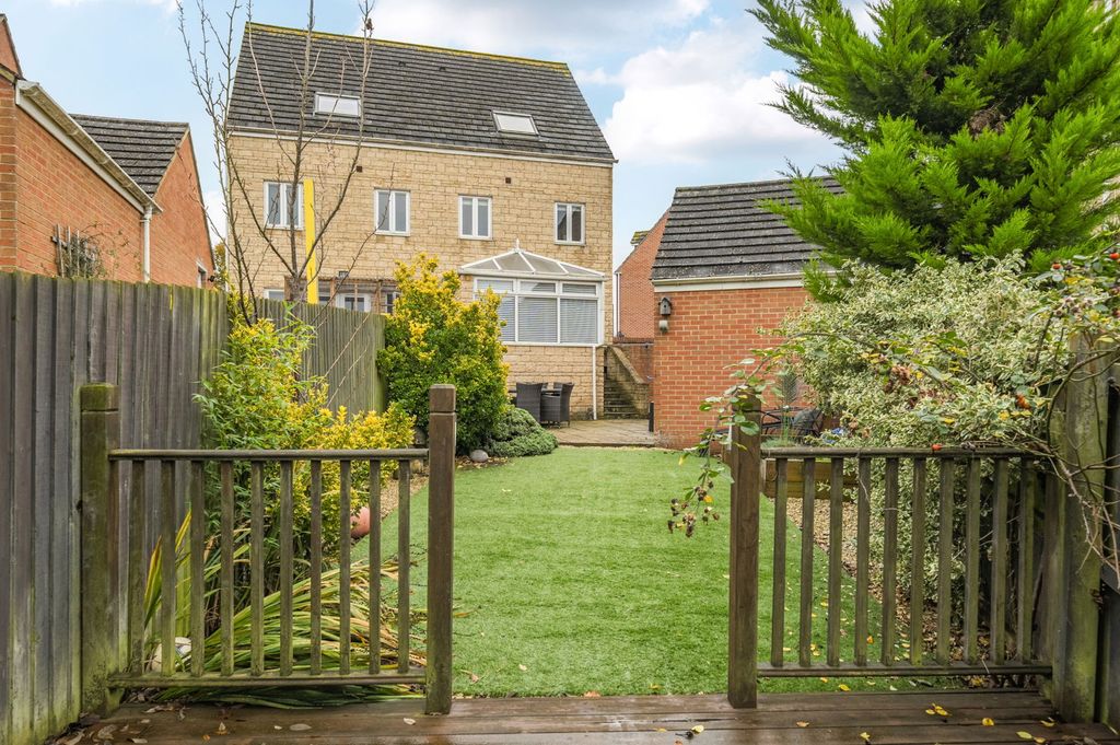 Property photo 2 of 23