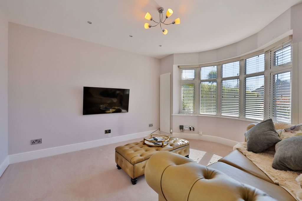 Property photo 3 of 46