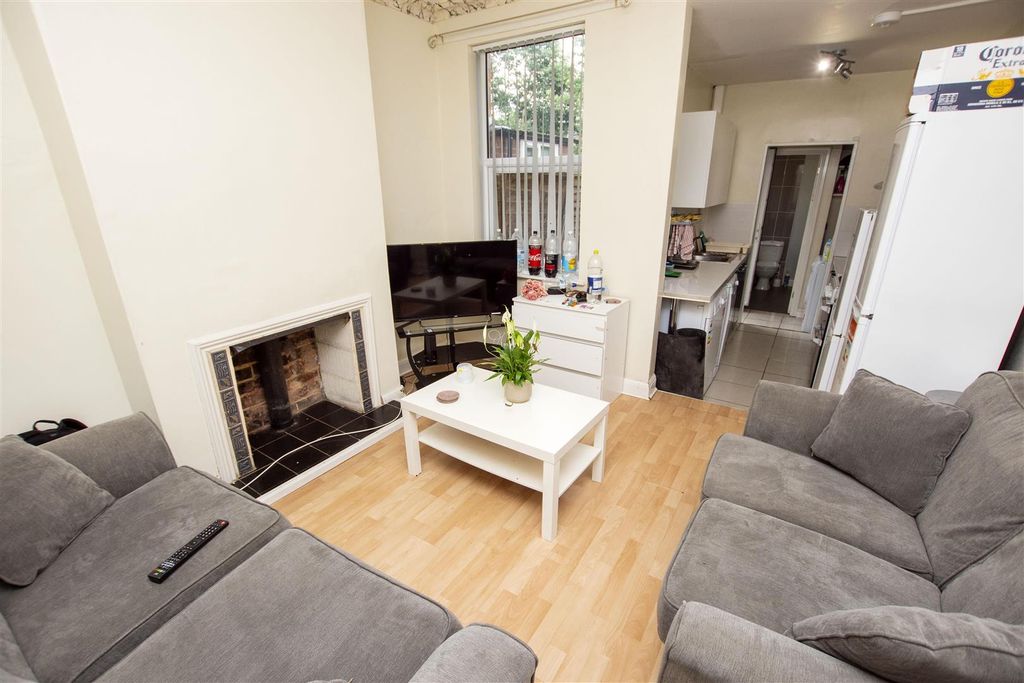 Property photo 1 of 11 Approach