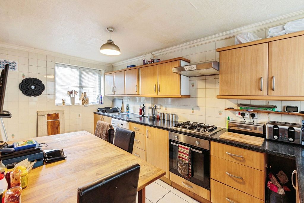 Property photo 3 of 17 Photo