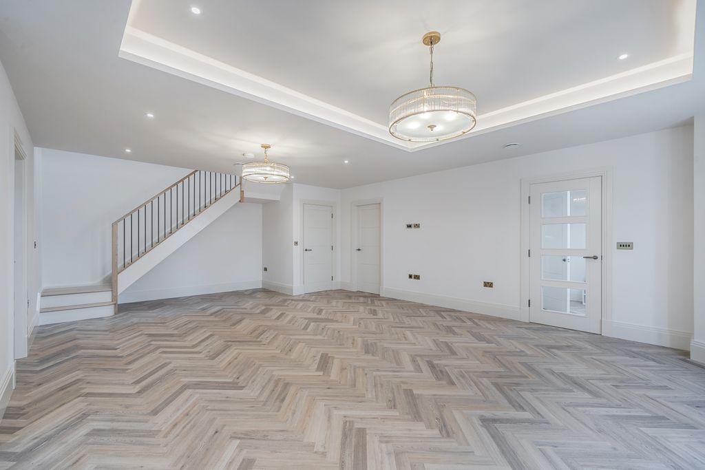 Property photo 3 of 19 Dining Room