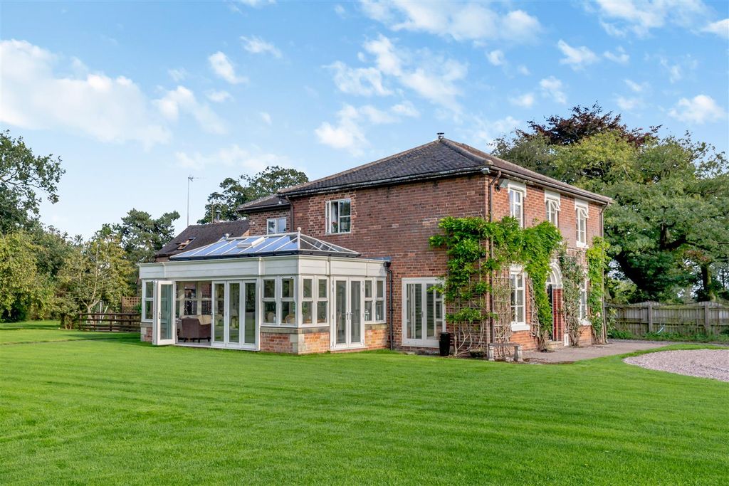 Property photo 1 of 45 8569025-Exterior20.Jpg