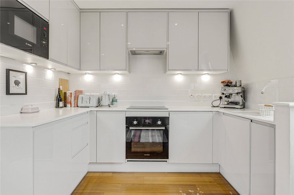 Property photo 3 of 7 Kitchen