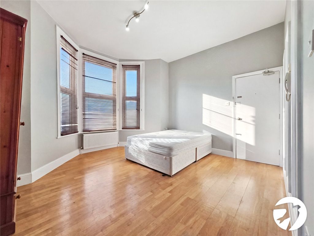 Property photo 3 of 6 Picture No. 04