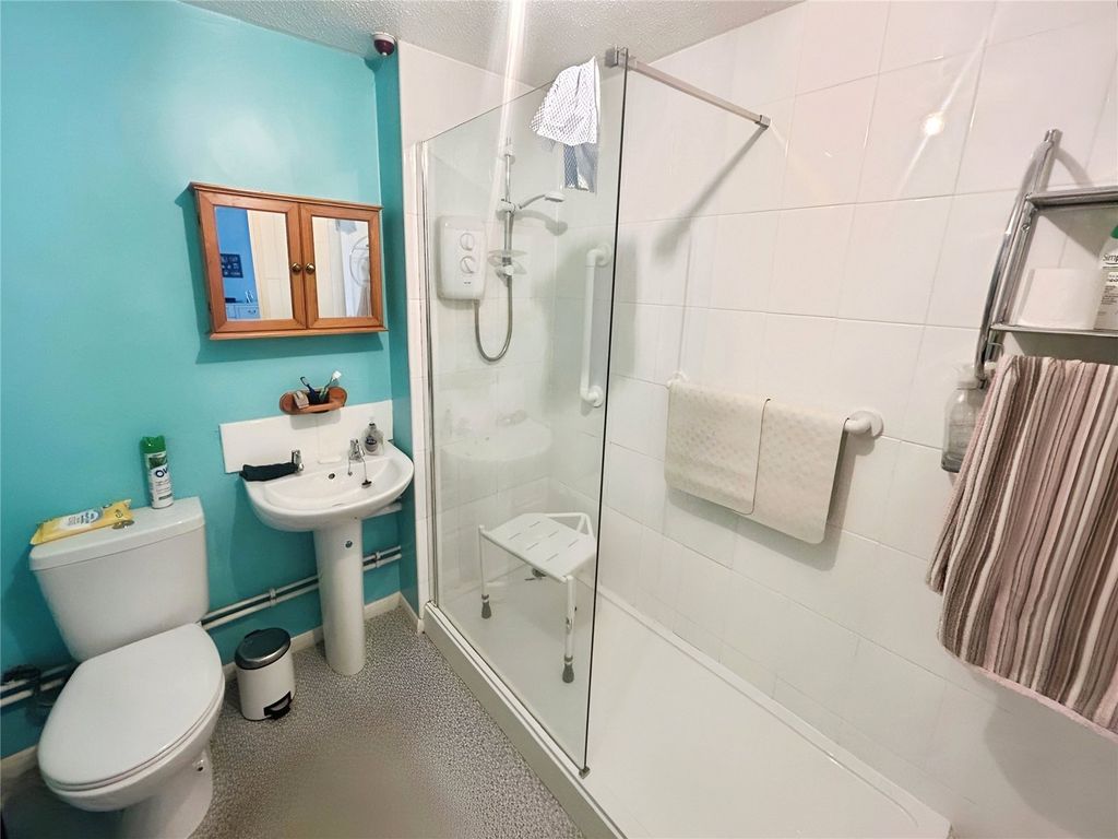 Property photo 3 of 7 Bathroom