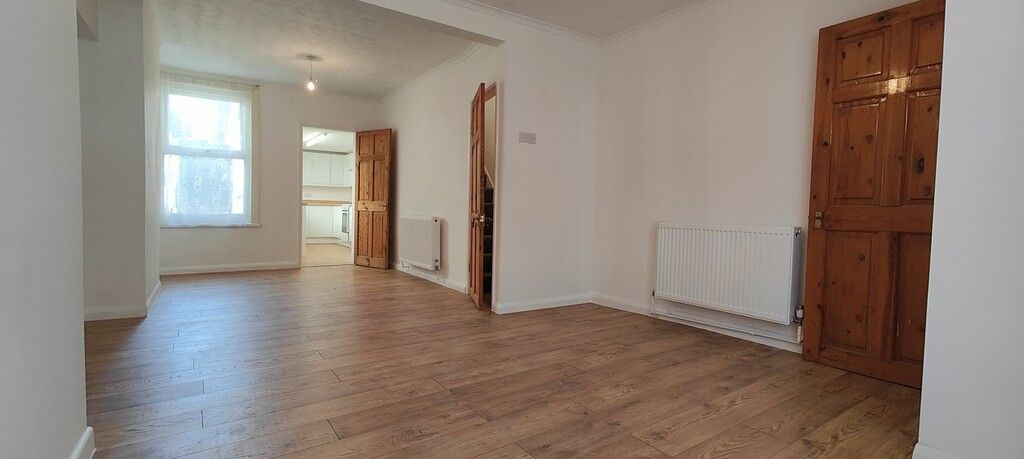 Property photo 2 of 12 108 Lettings