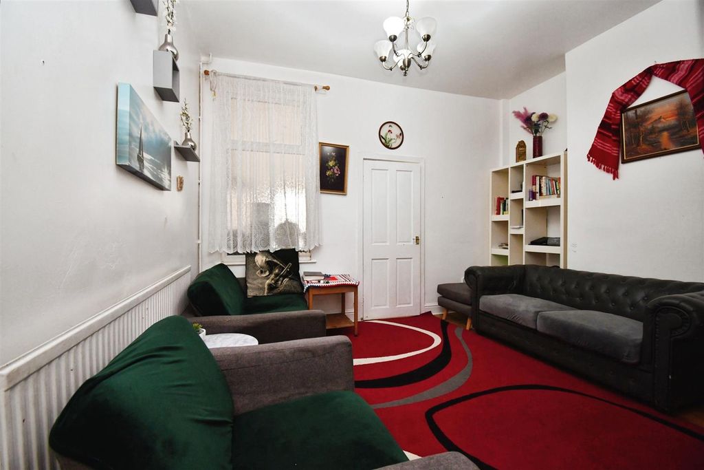 Property photo 2 of 14 Lounge