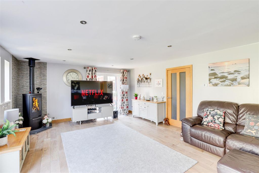 Property photo 3 of 33 5674.Jpg