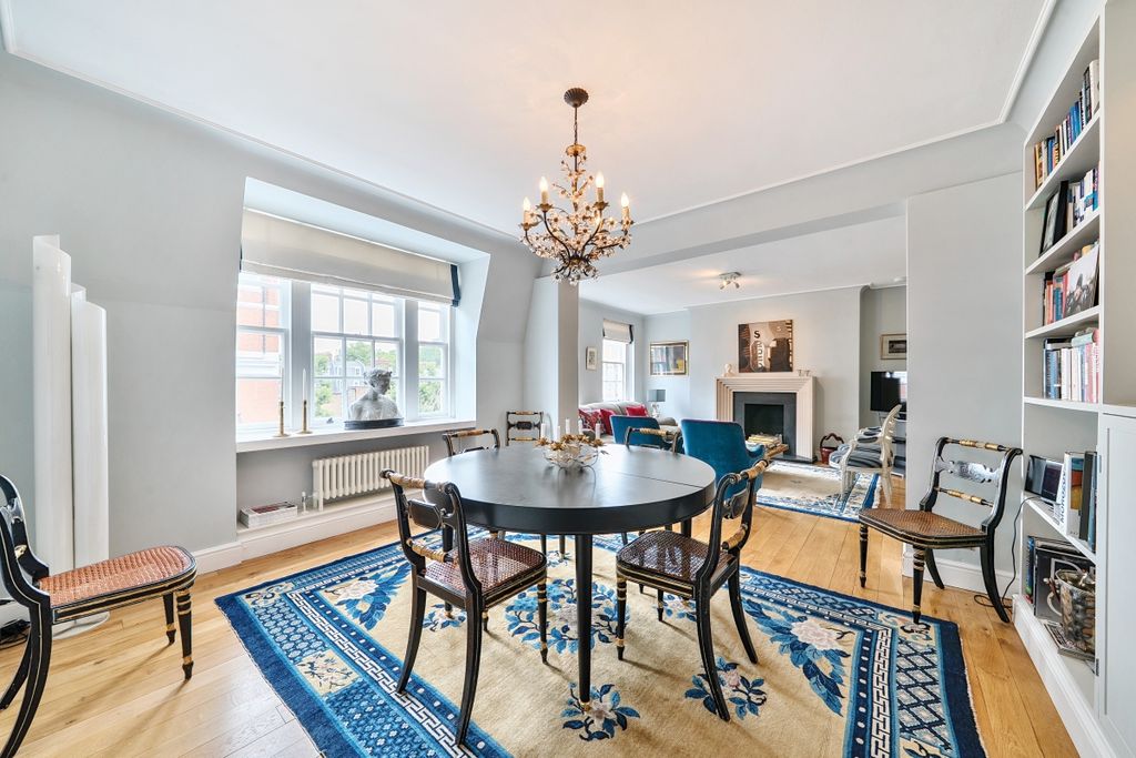 Property photo 3 of 17 Dining Area