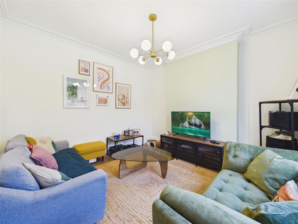 Property photo 3 of 23 Cam05476G0-Pr0146-Still008.Jpg