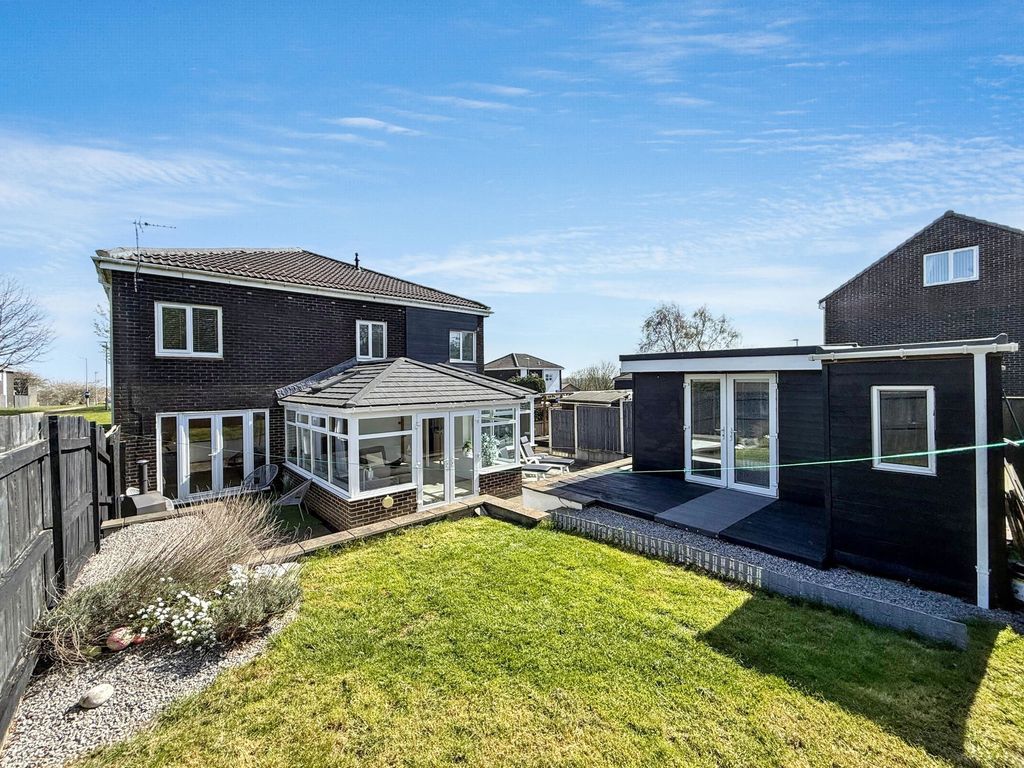 Property photo 1 of 32