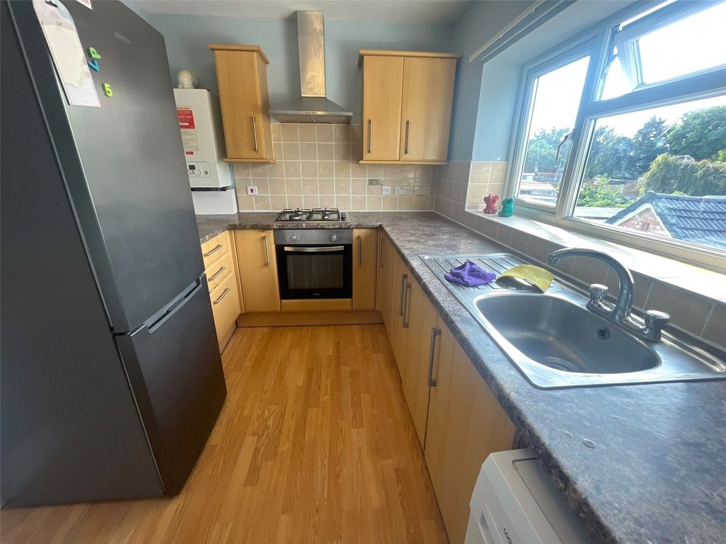Property photo 3 of 7 Kitchen