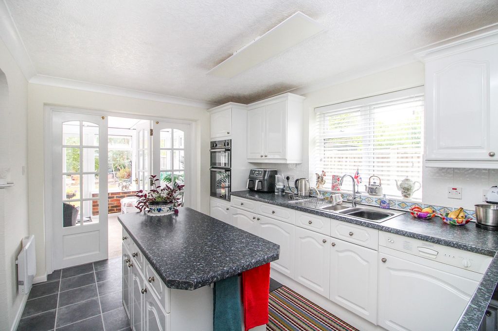 Property photo 3 of 16 Kitchen