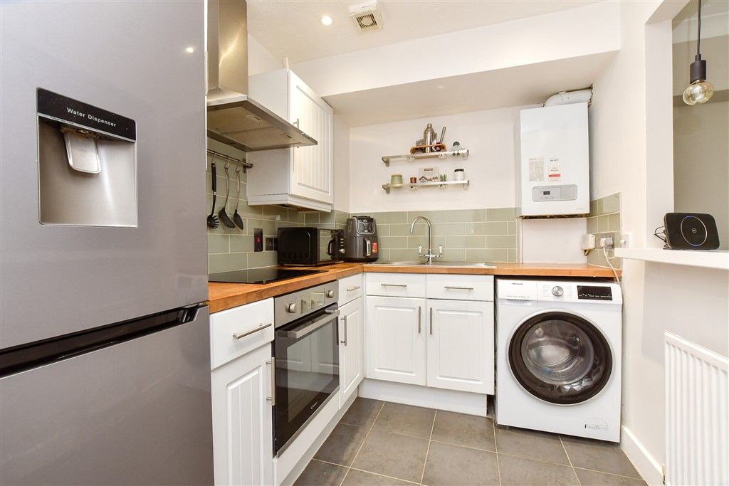 Property photo 3 of 11 Kitchen