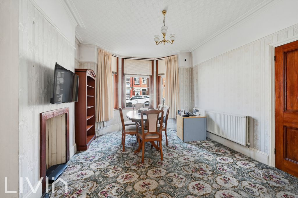 Property photo 2 of 13 2