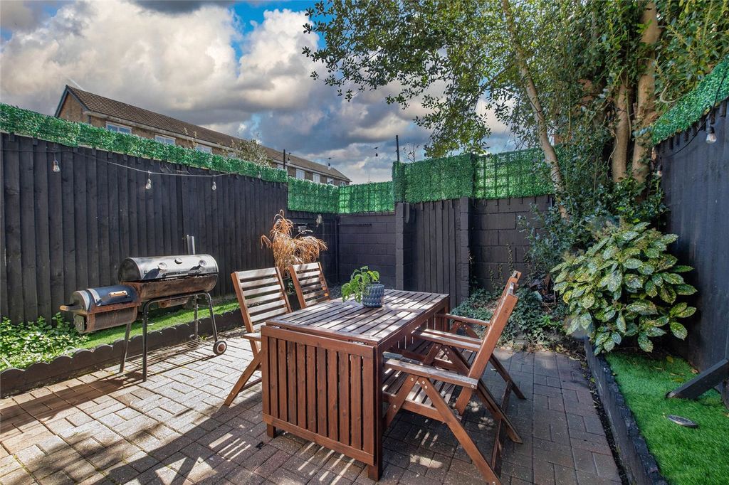 Property photo 2 of 10 Tredegar Road, E3