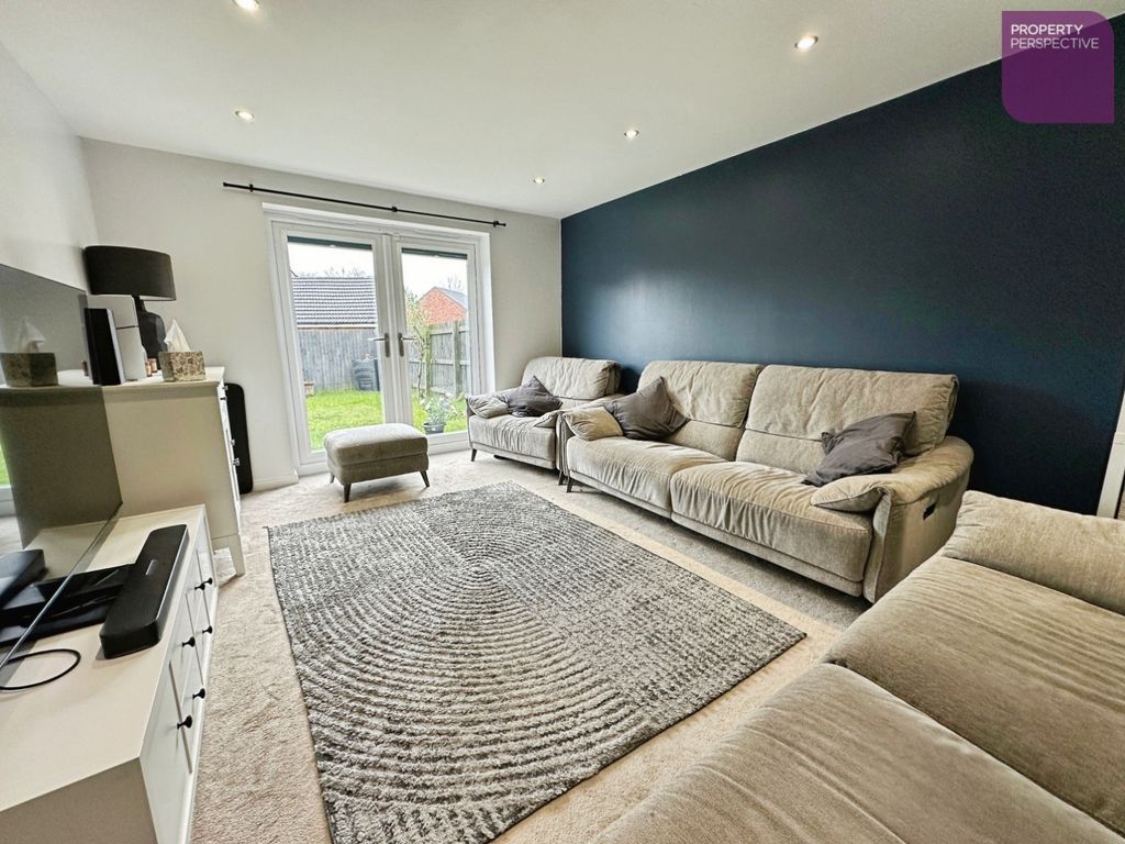 Property photo 2 of 15 Lounge