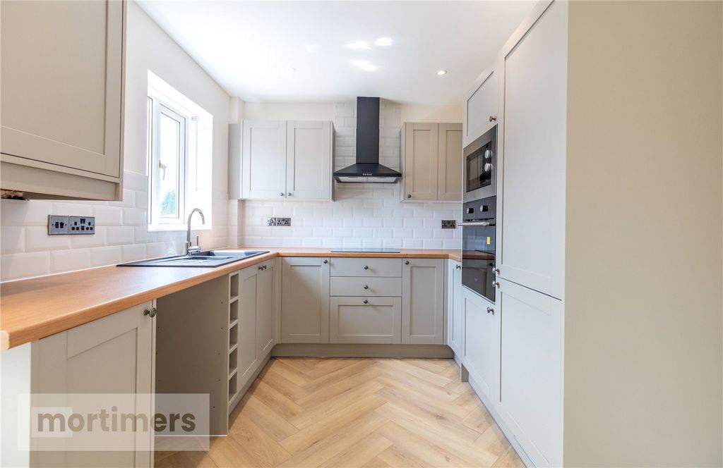 Property photo 1 of 18 Kitchen