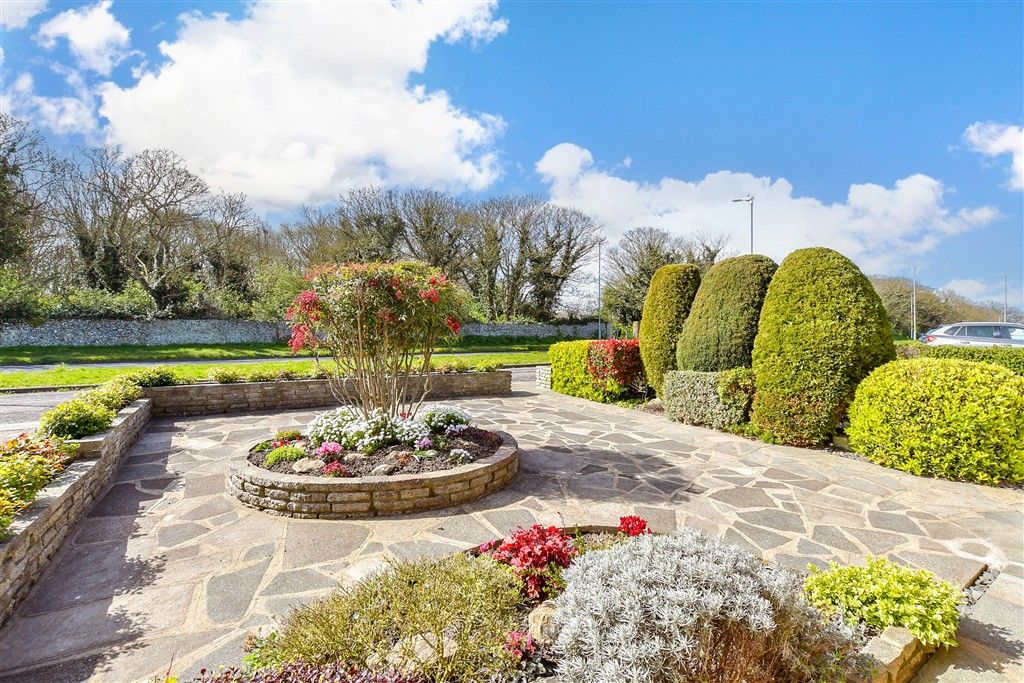 Property photo 1 of 15 Front Garden