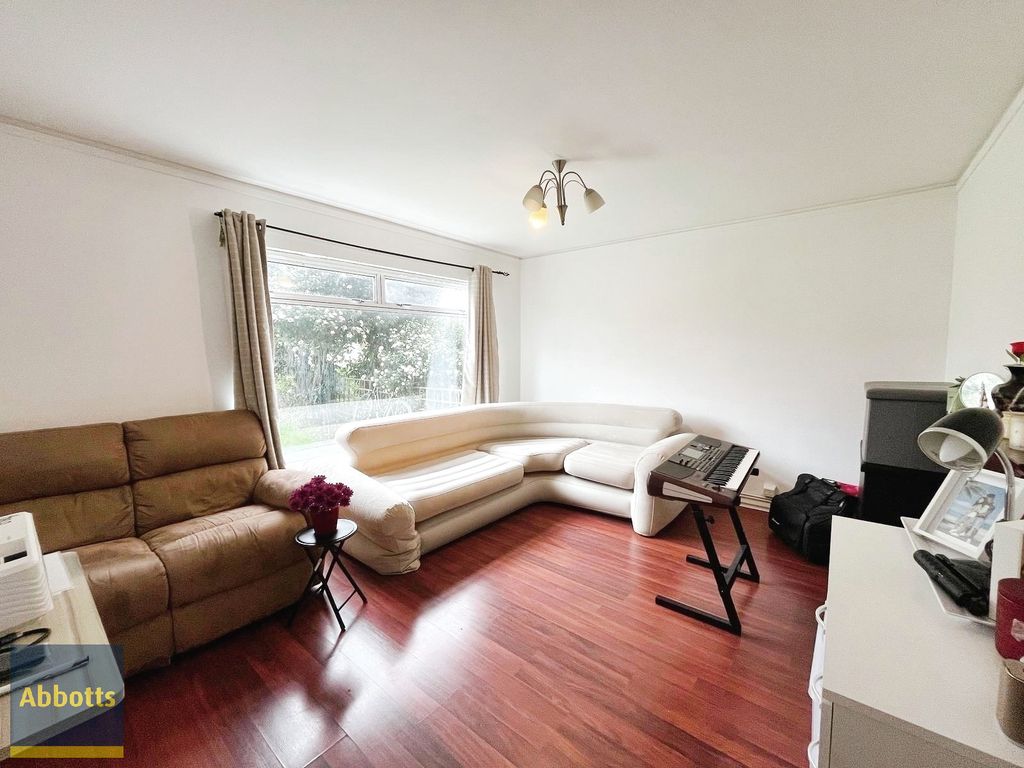 Property photo 2 of 10 Living Room