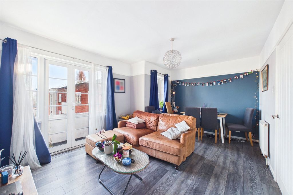 Property photo 3 of 8 Picture No. 11