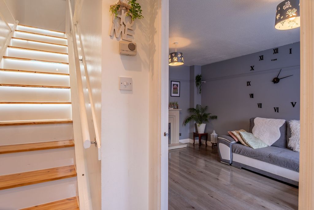 Property photo 2 of 35