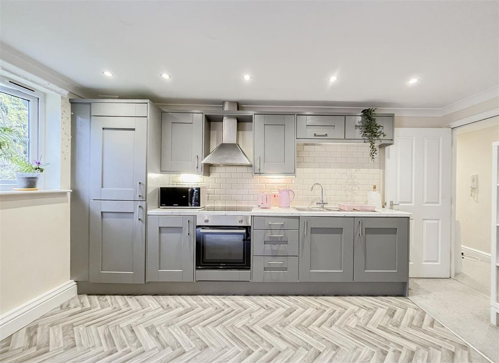 Additional image 7 of 2 bed flat for saleStation Road, Heathfield TN21