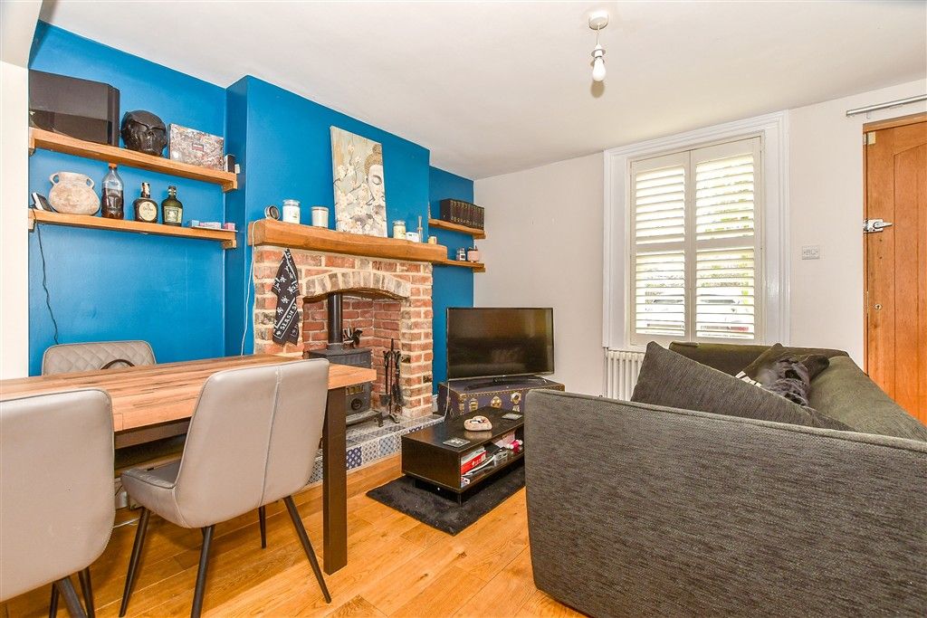 Property photo 1 of 9 Lounge