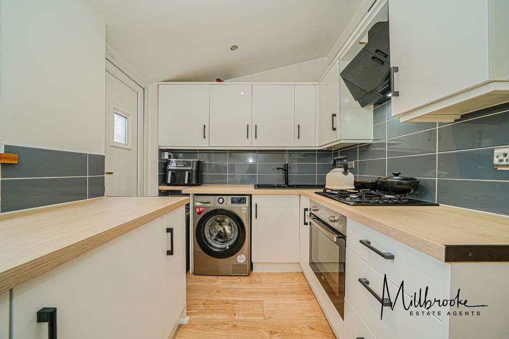 Property photo 2 of 29