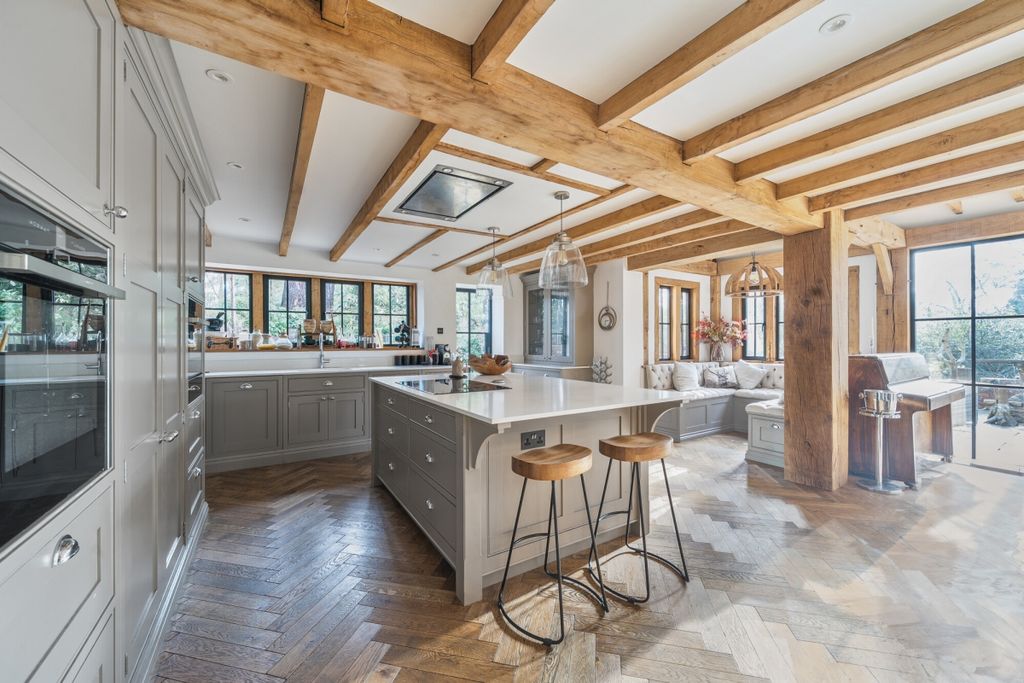 Property photo 2 of 17 Dukes Covert