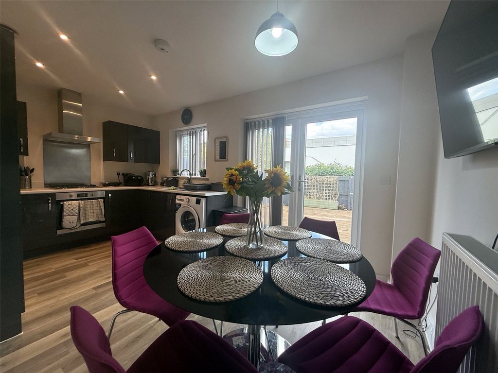 Property photo 3 of 12 Picture No. 11