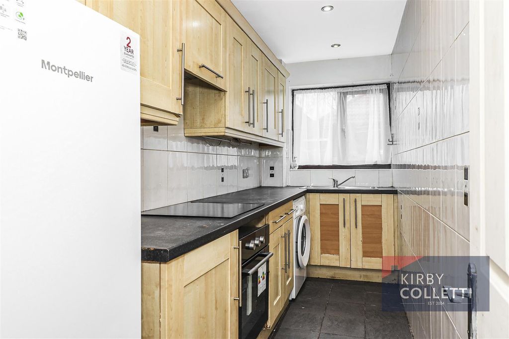 Property photo 3 of 7 Kitchen