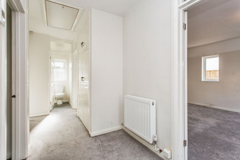 Property photo 2 of 17 Entrance Hall