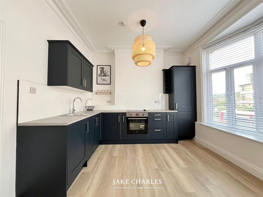 Property photo 1 of 13 6c186469-5d6c-4Efd-8A94-E8d92c6208d6.Jpg