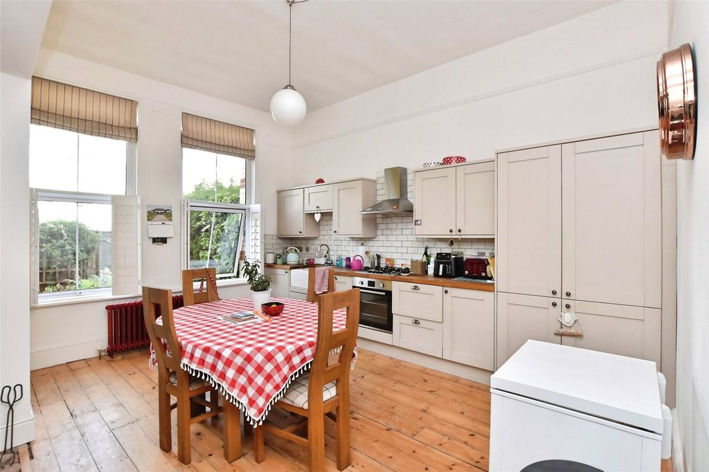 Property photo 3 of 17 Kitchen / Dining