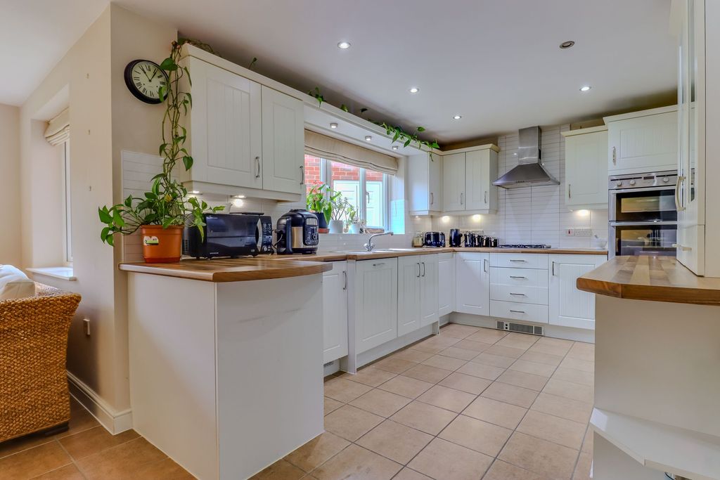 Property photo 2 of 24