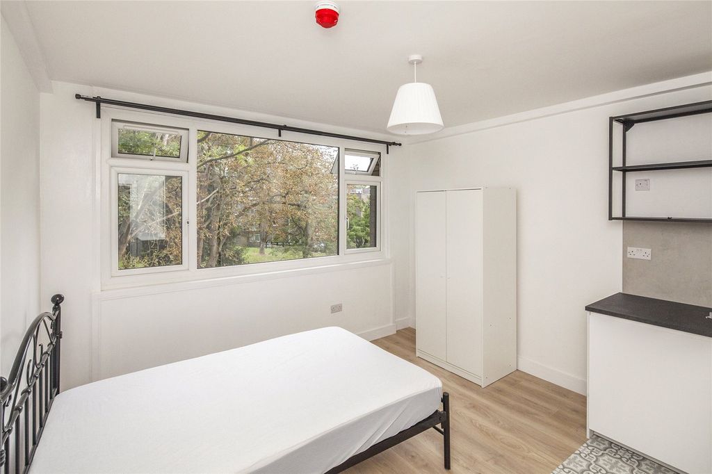 Property photo 1 of 11 Bedroom