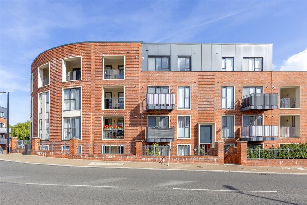 Property photo 1 of 15 Flat 19, Suffield Lodge Suffield Road, Hp11 2Fq-15