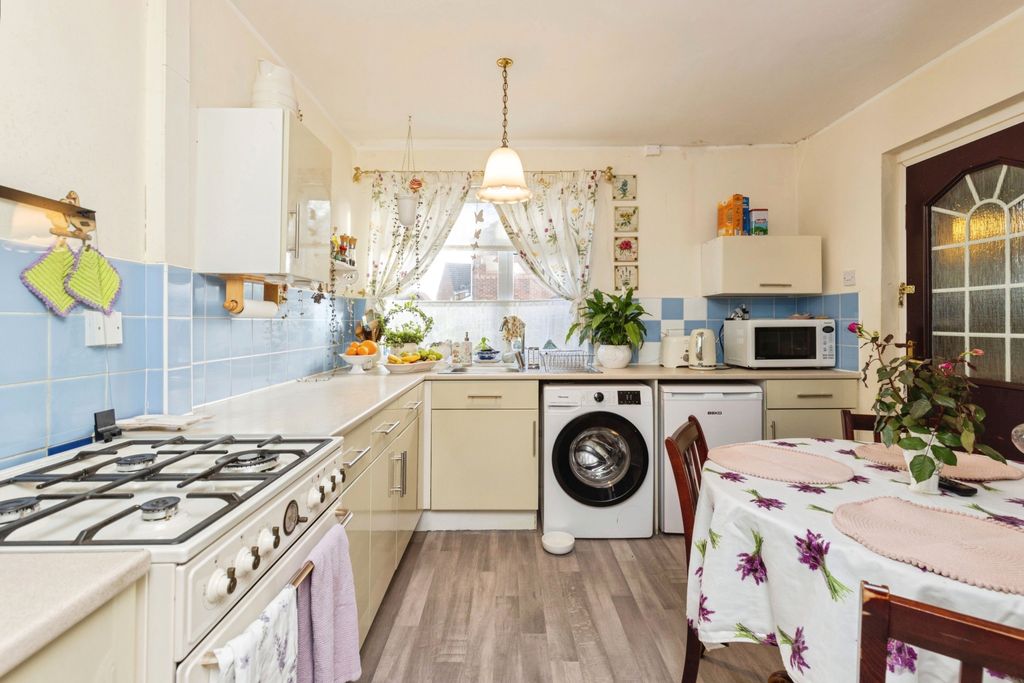 Property photo 3 of 13 Kitchen/Dining Room