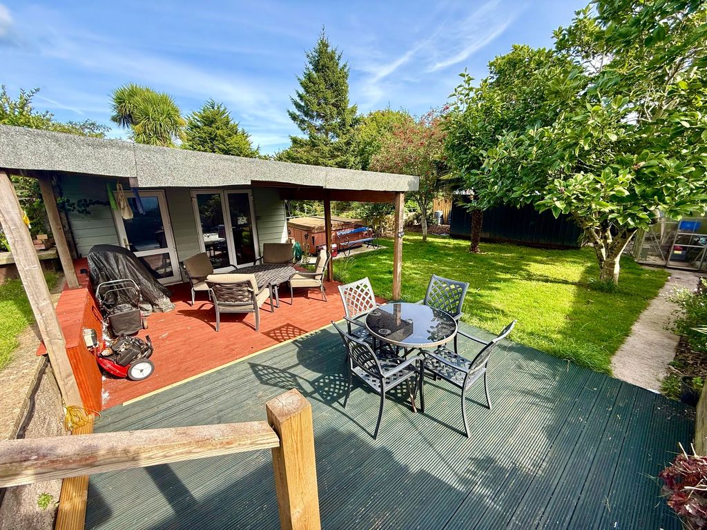 Property photo 2 of 28