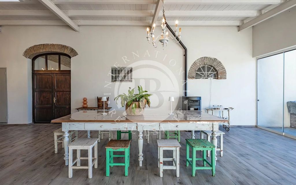 Property photo 3 of 37