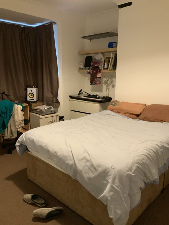 Property photo 3 of 19 A Cozy Master Bedroom Featuring A Neatly Made Bed ...