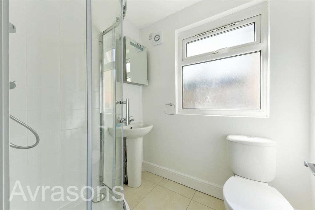 Property photo 1 of 10 Bathroom