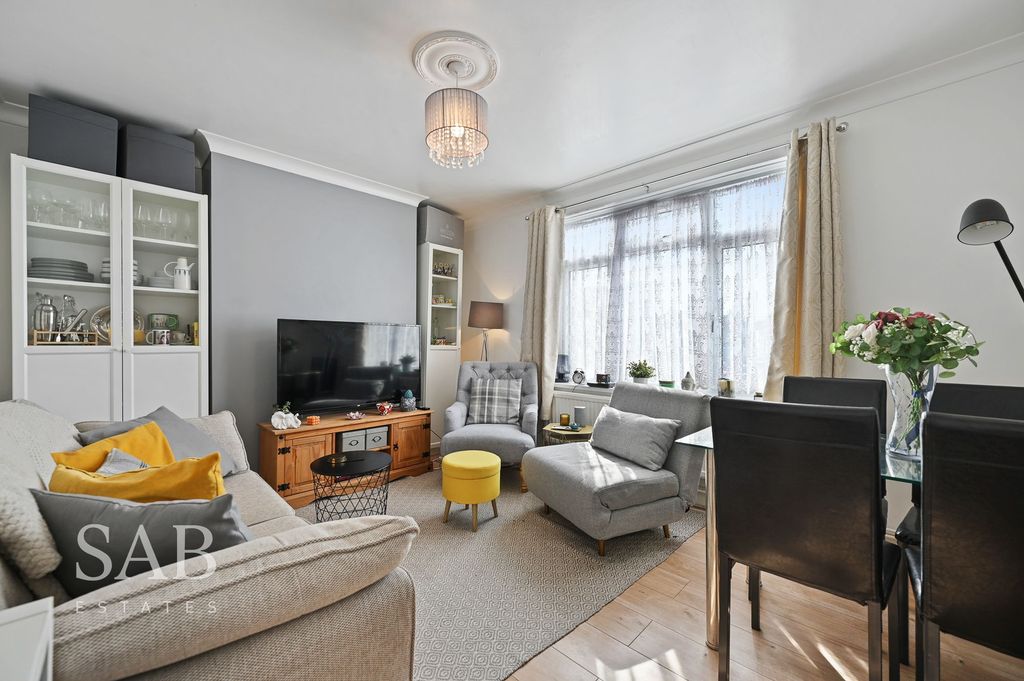 Property photo 2 of 8