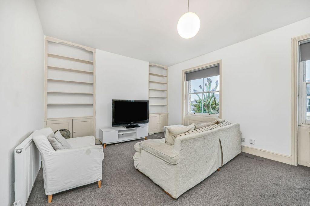 Property photo 2 of 8 Picture No. 12