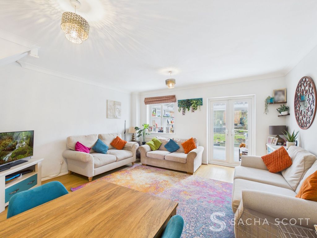 Property photo 2 of 33 Lounge Area