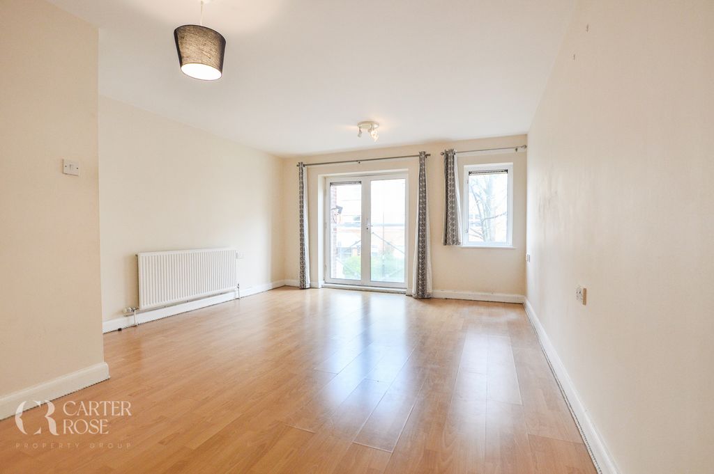 Property photo 3 of 11 Living Room