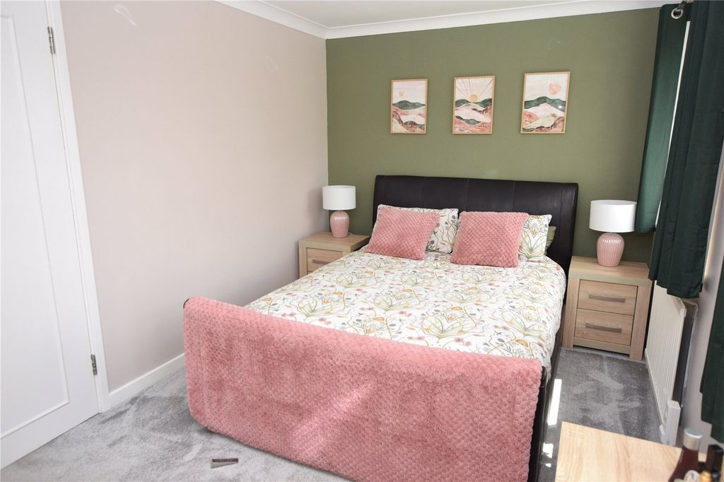 Property photo 3 of 9 Bedroom