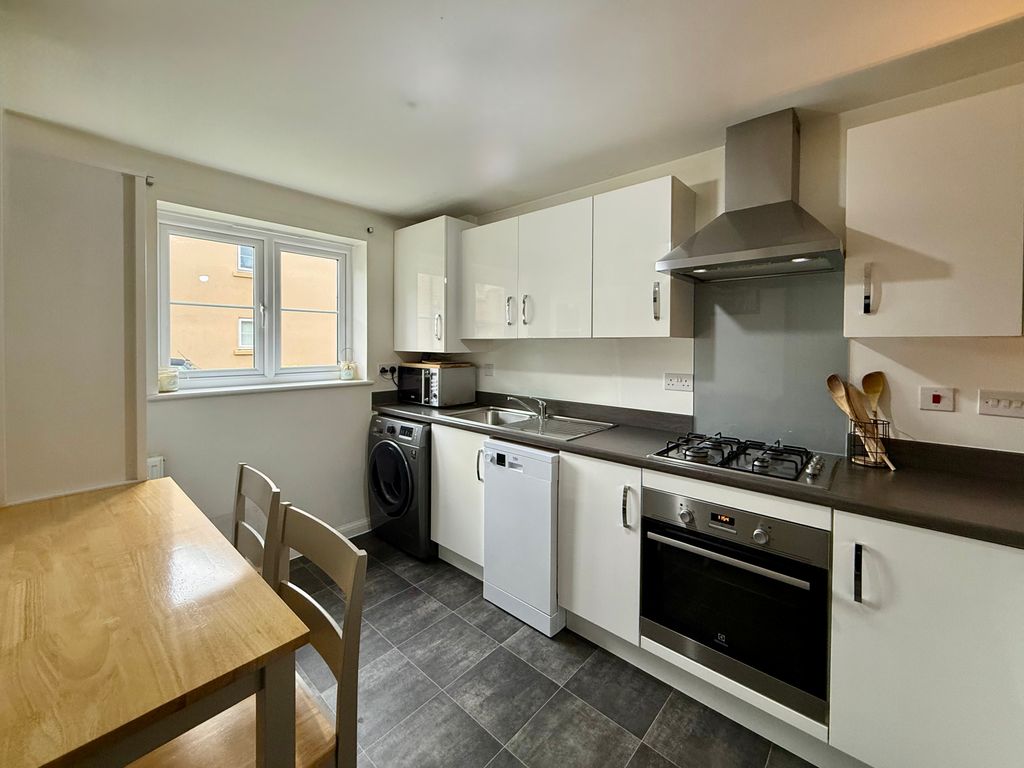 Property photo 2 of 14 Kitchen