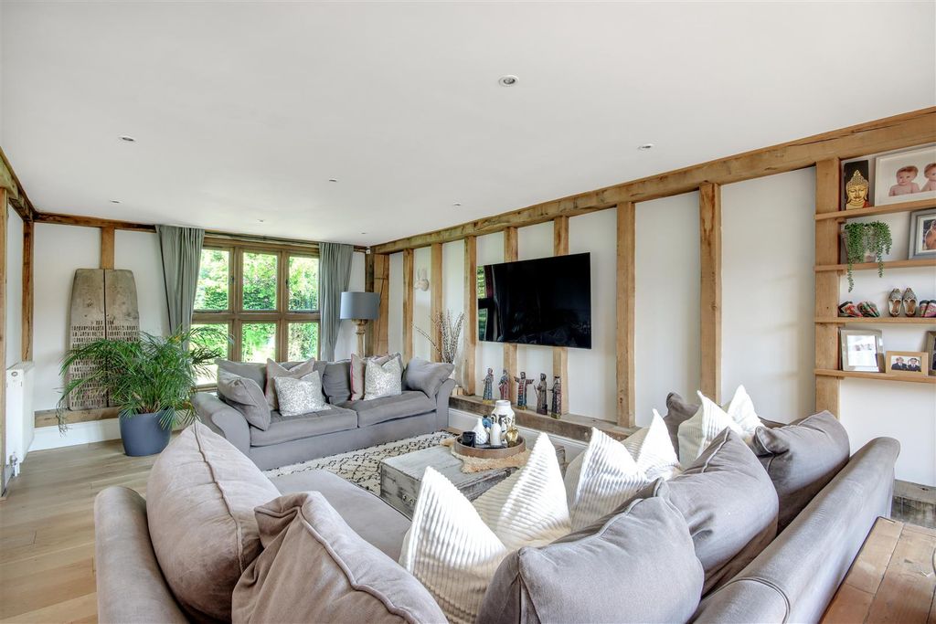 Property photo 3 of 20 Sitting Room